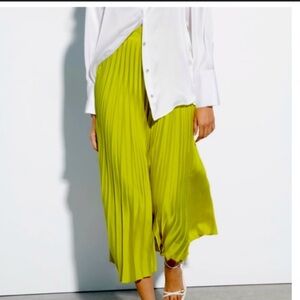 Bright yellow pleated skirt size 8/24 EUR